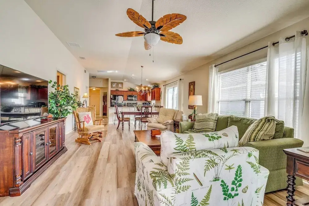 Screened Lanai & Grill: Home in The Villages