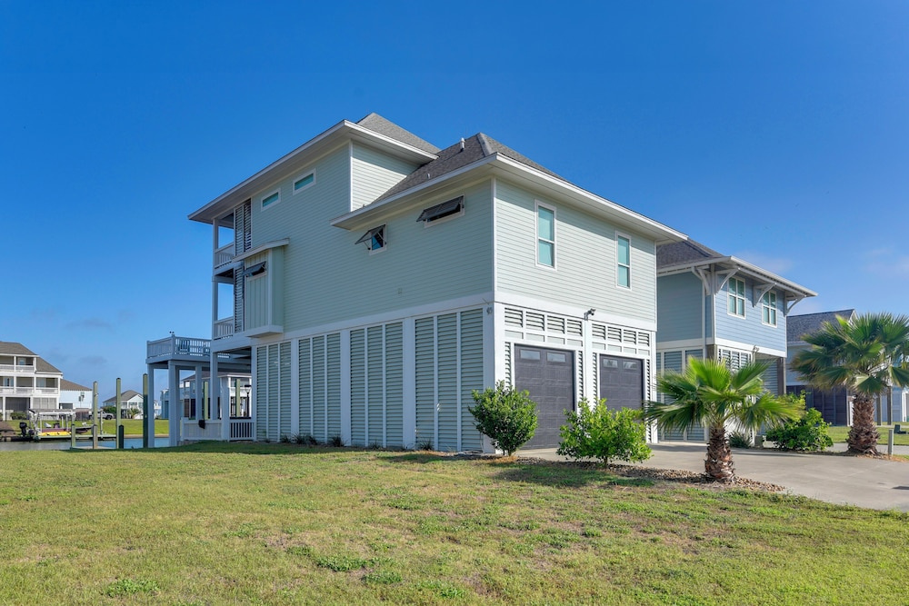 Walk to Beach! Bayfront Port Bolivar Home w/ Dock