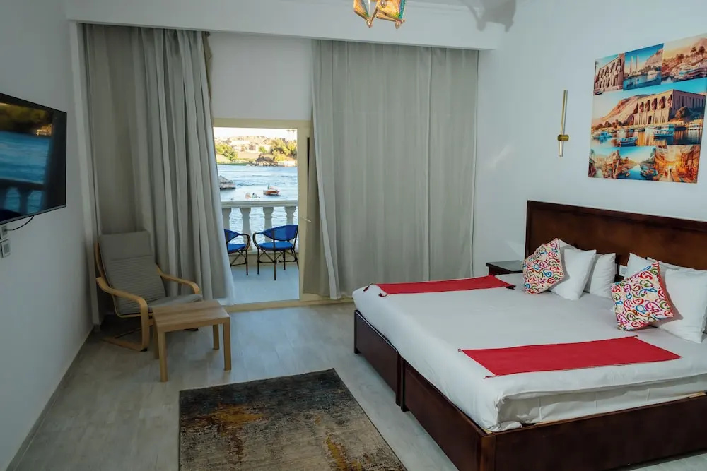 Superior Double room with river view (full double bed)