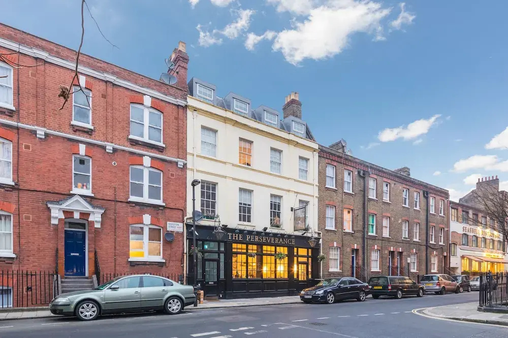 Shorton St Apartments by Chi Chi