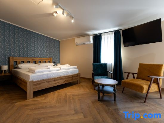 Standard Double room with garden view (full double bed)