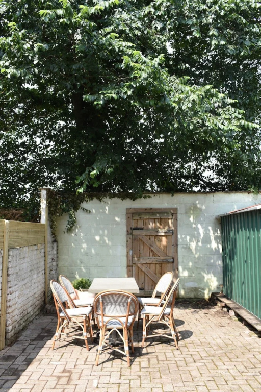 Refurbished Apartment With Garden Near Beach