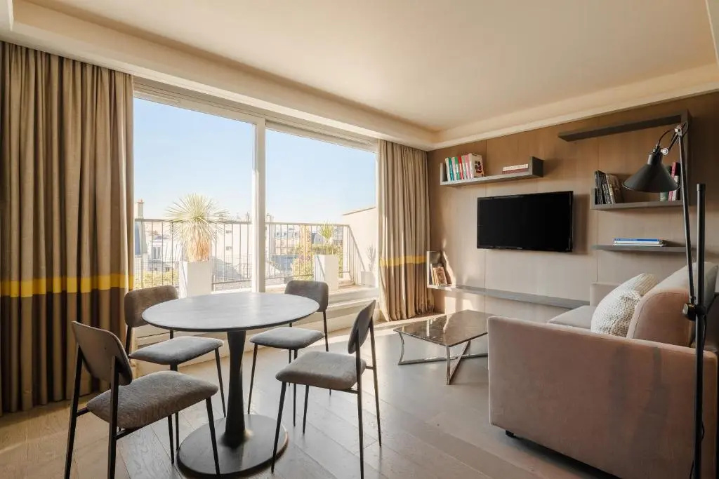 Superior Double Suite (full double bed)