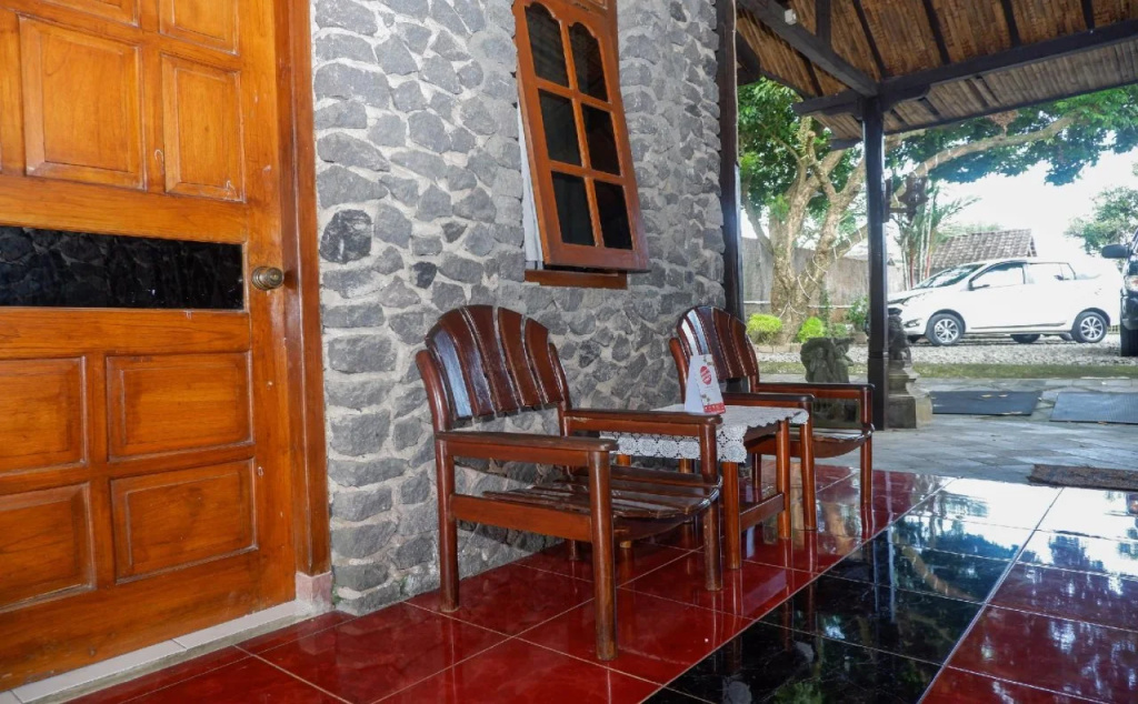 Lobby & Reception