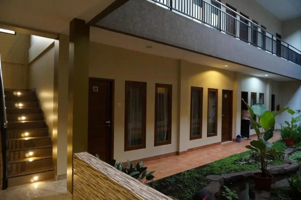 Aloha Hotel