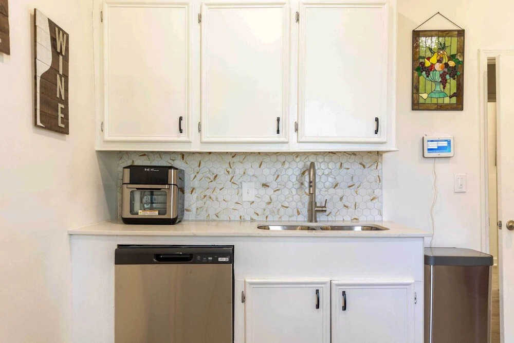 Stylish Home ~ 2 Mi to Jackson State & Belhaven!