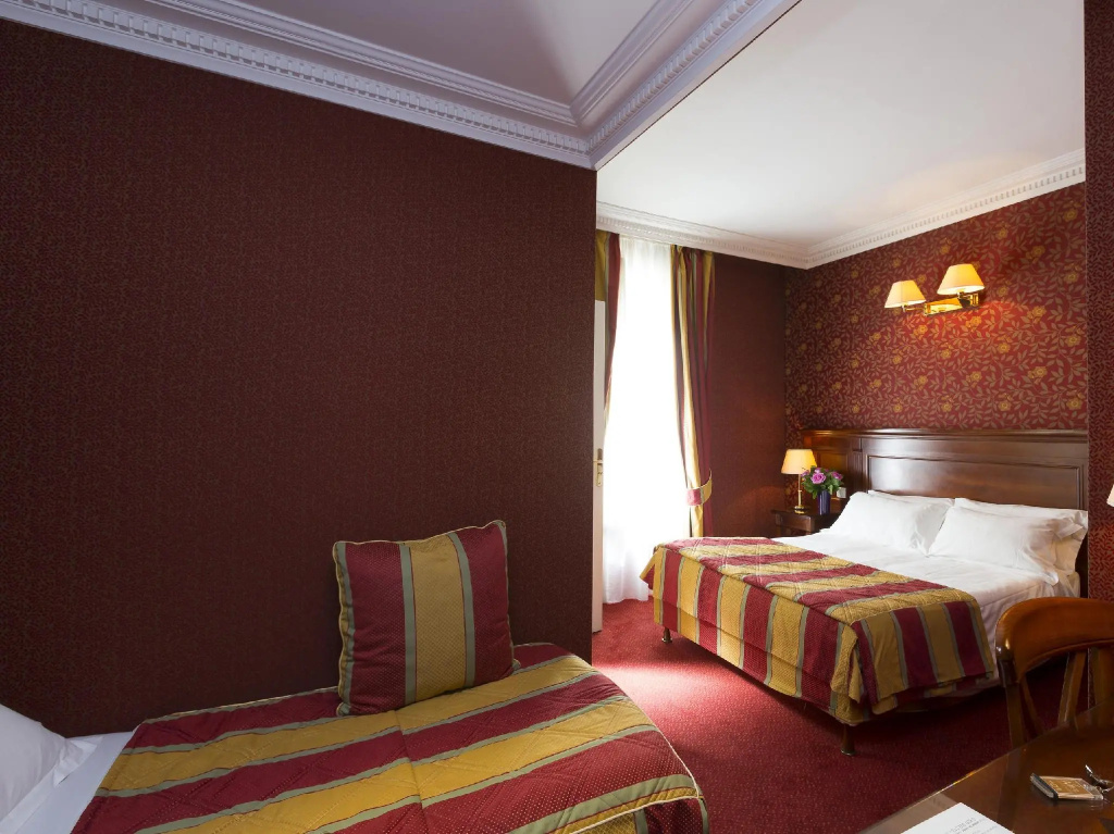 Standard Triple room