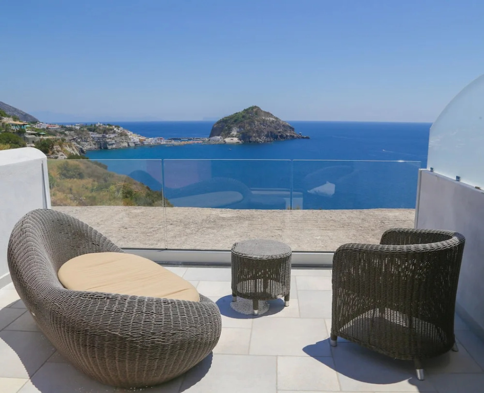 Standard Quadruple Family room with partial sea view