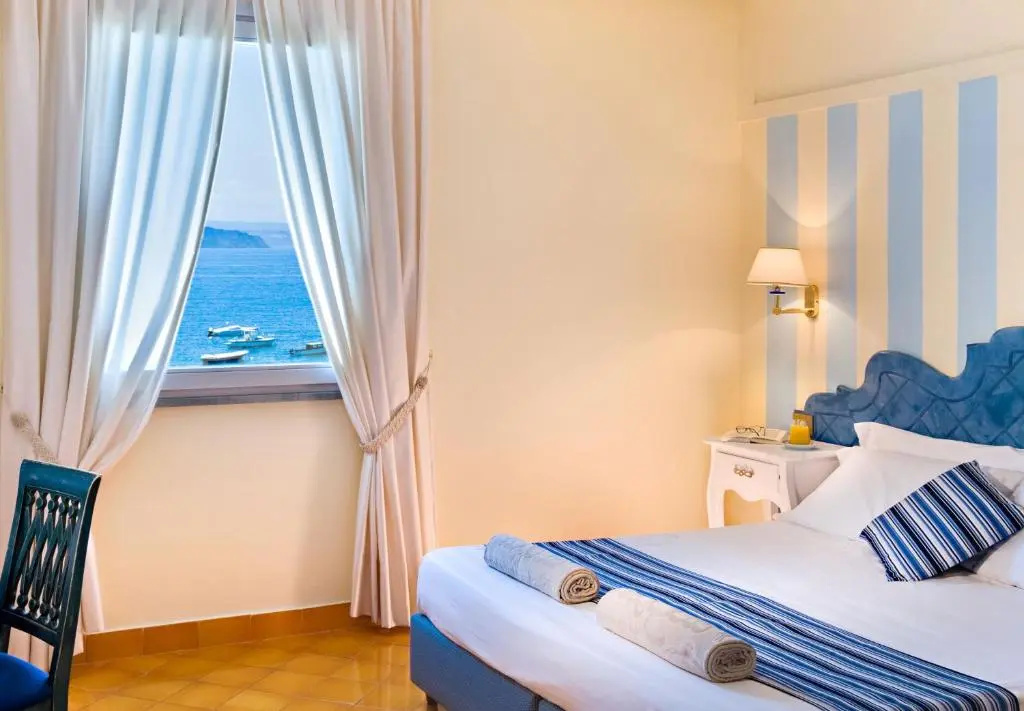 Standard Double room with sea view (full double bed)