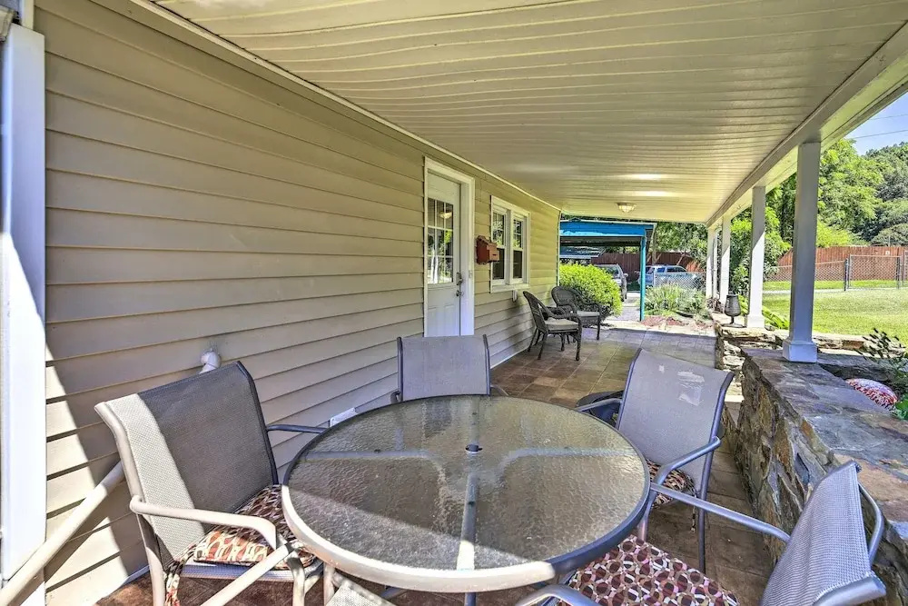Cozy Damascus Cottage w/ Porch & Trail Access!