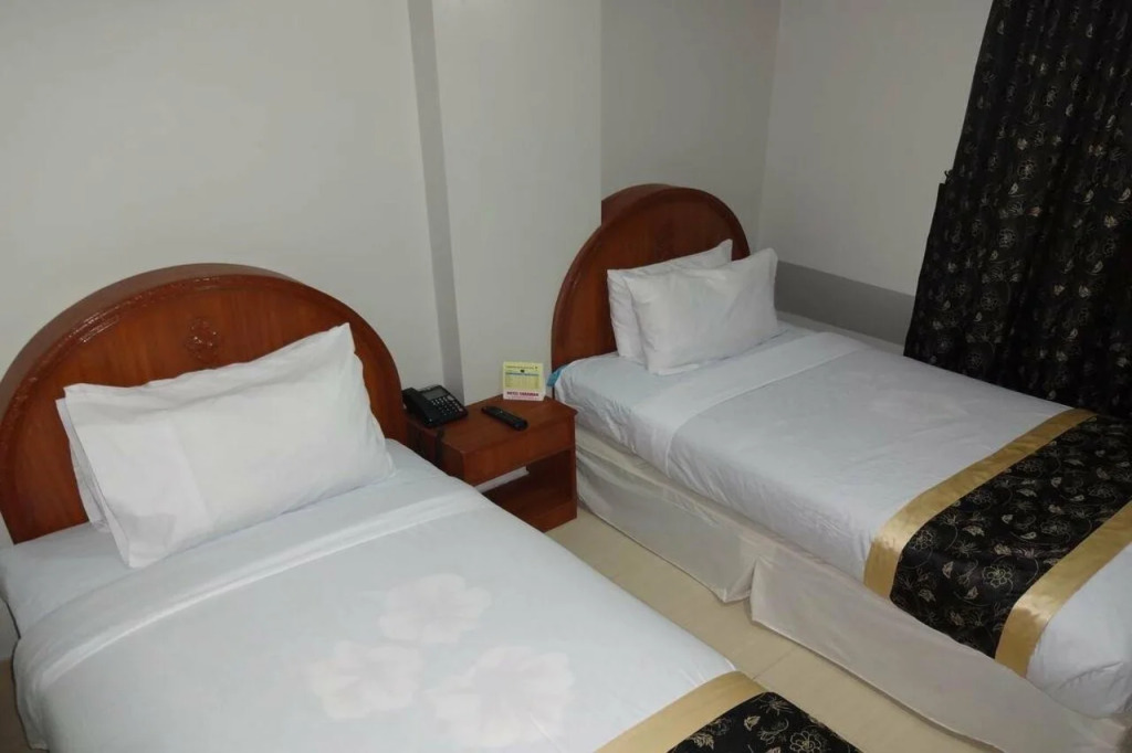 Hotel Sarawan by null