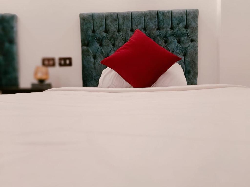 Двухместный номер с видом на бассейн двуспальная кровать в El Khan Sharm Hotel