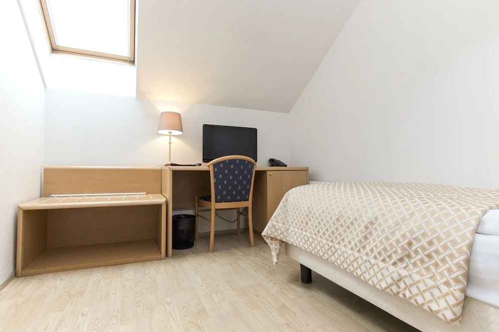 Четырёхместный номер Standard в Hotel Tivoli Prague