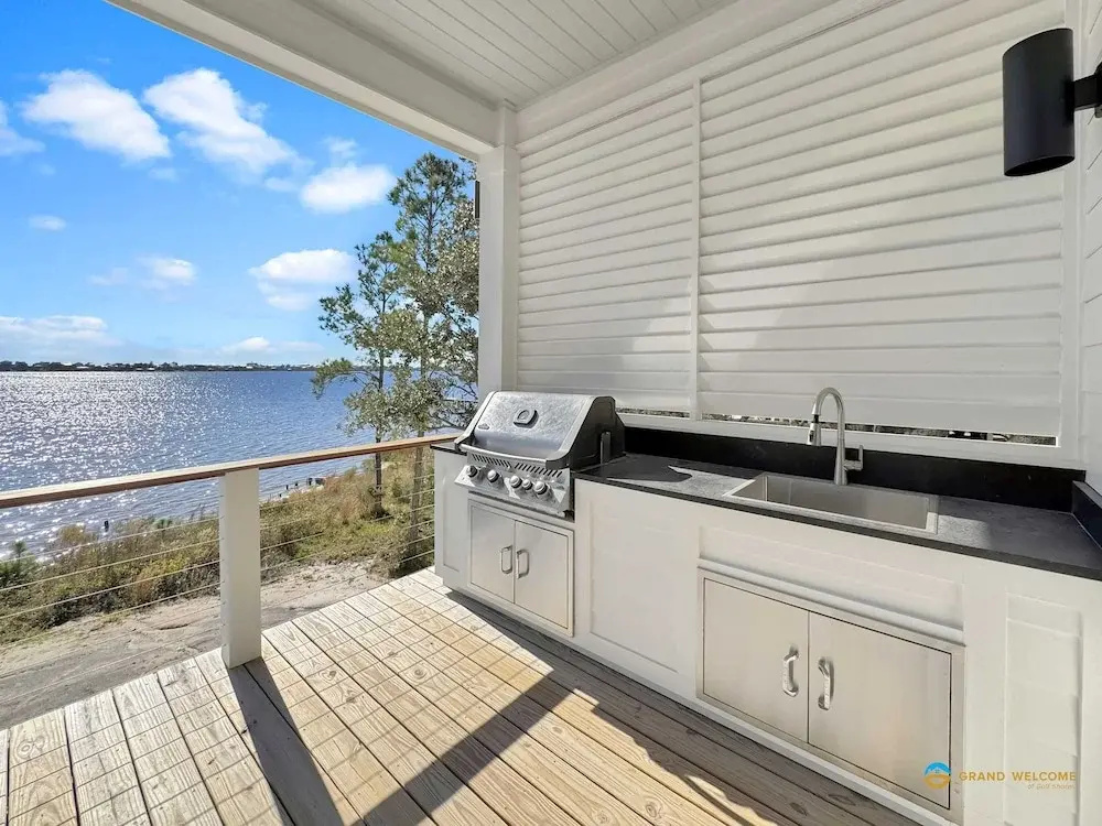 Waterfront Luxury Home for 10 Pool Fireplace