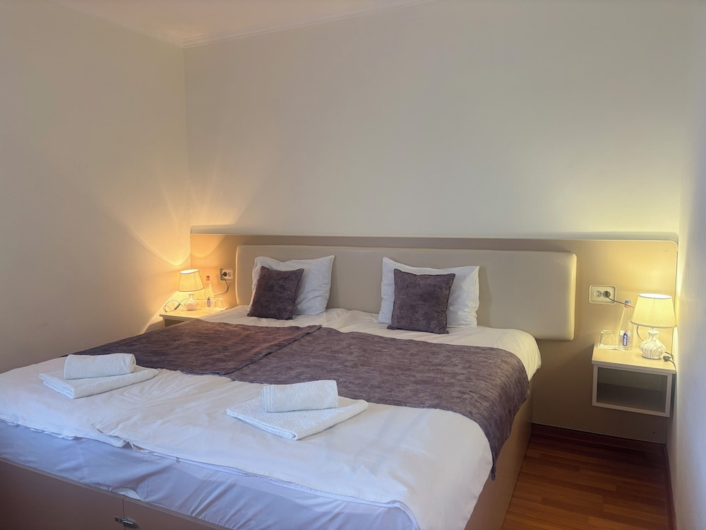 Standard Triple room with garden view