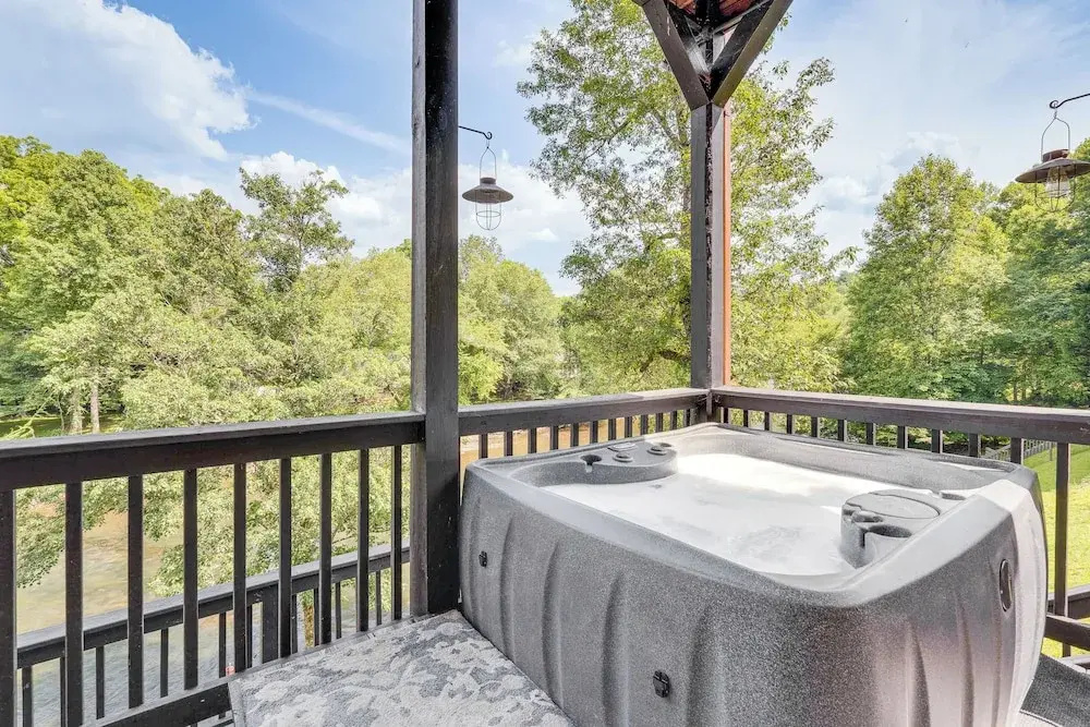 Private Hot Tub: Riverfront Cabin in Murphy
