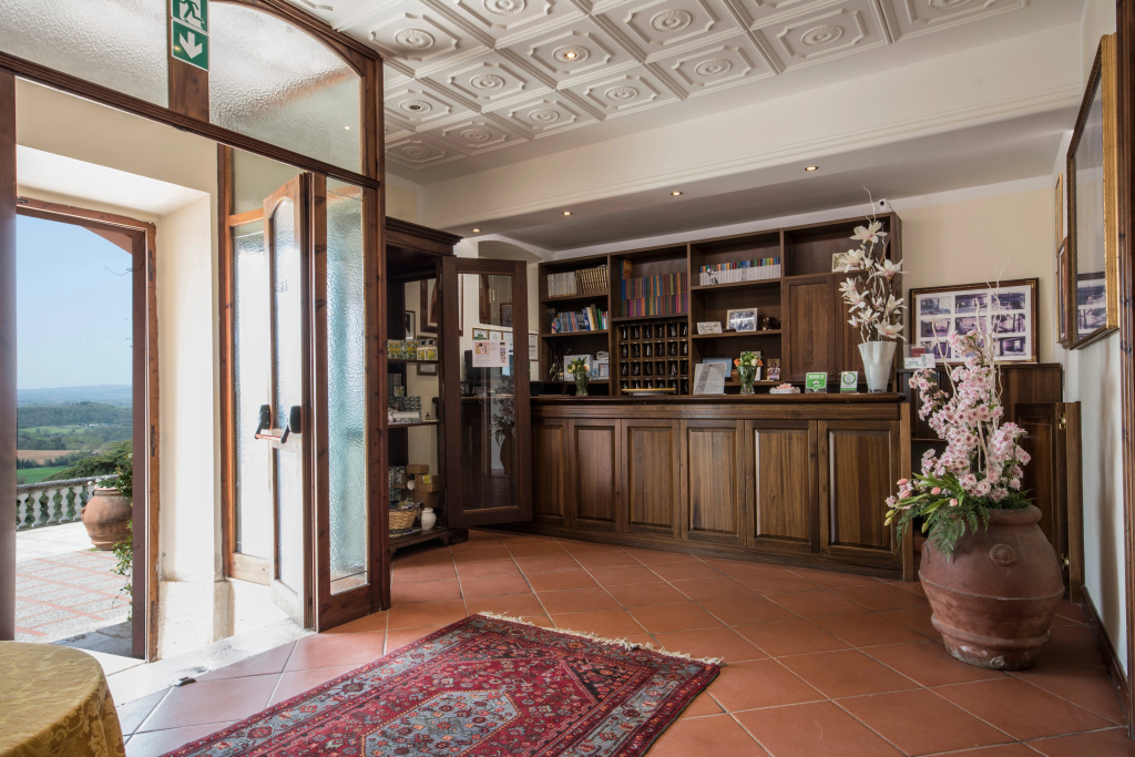 Lobby & Reception
