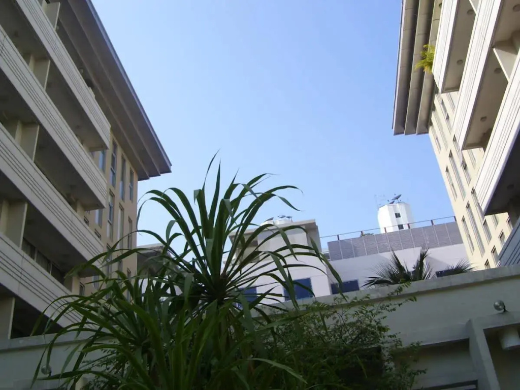 Twin Peaks Sukhumvit Suites