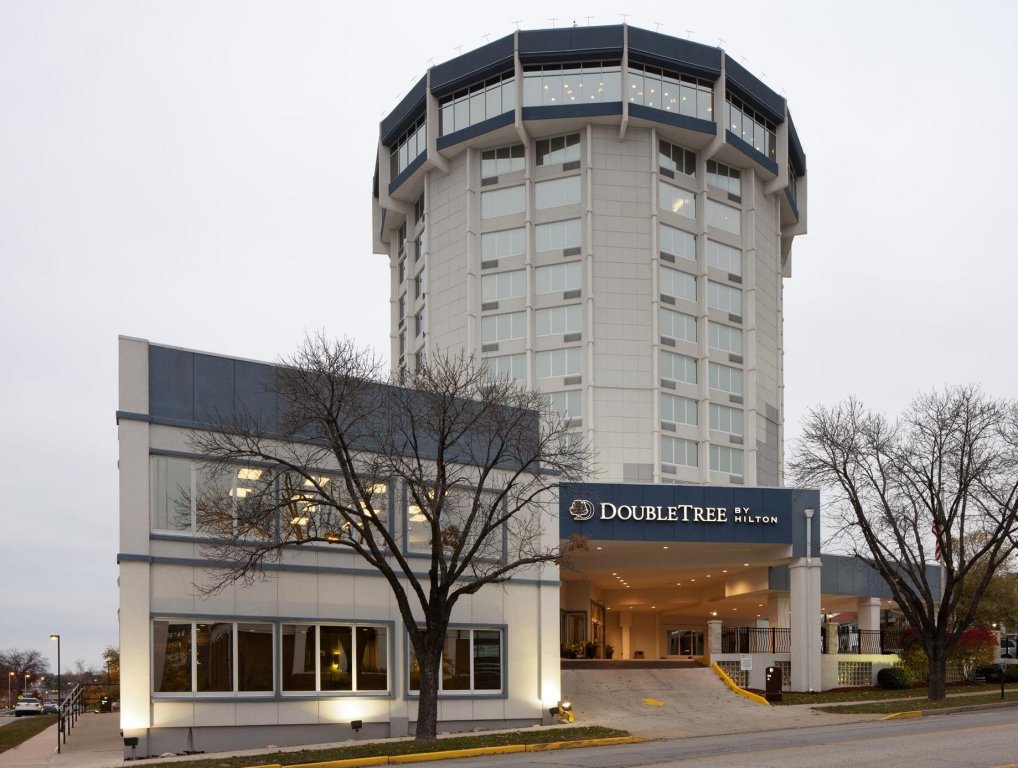 DoubleTree by Hilton Hotel Jefferson City image