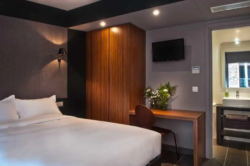 Classic Double room (full double bed)