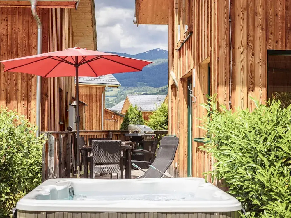 Chalet With Outdoor hot tub