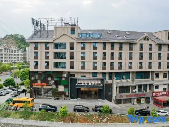Ruiji Hotel (Yizhang Style Commercial Street)