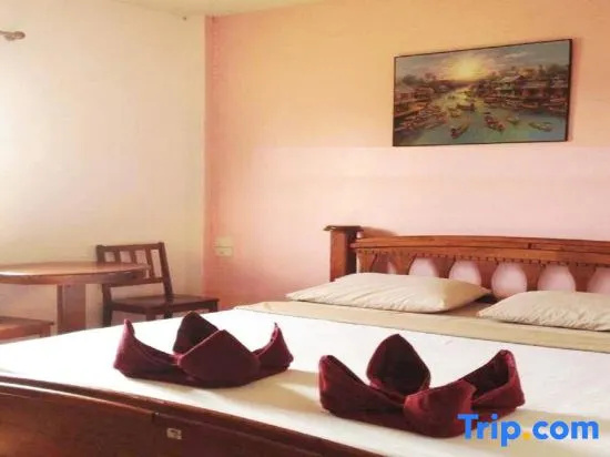 Deluxe Double room (full double bed)