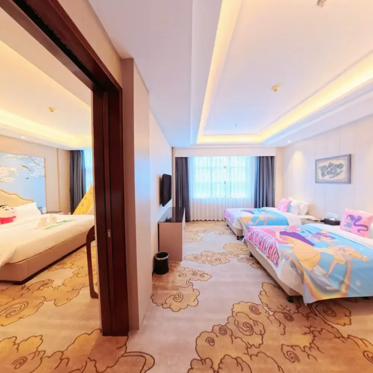 Standard Quadruple Family room