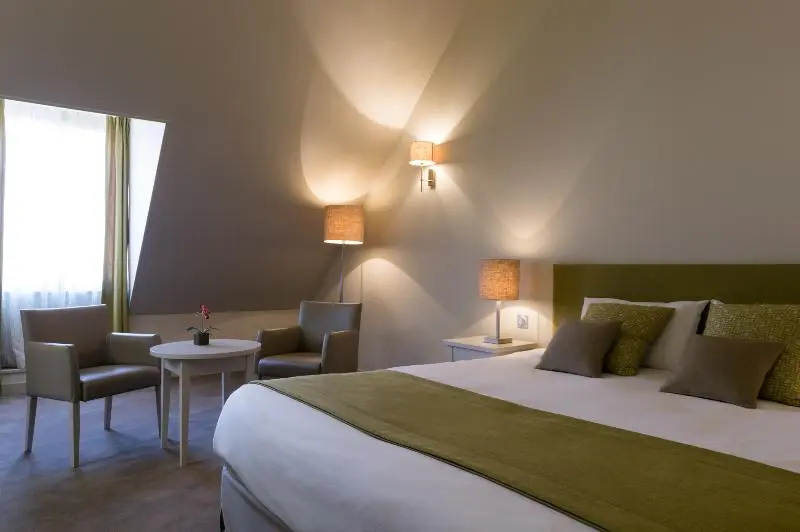 Hôtel Aux Vieux Remparts - Chambres