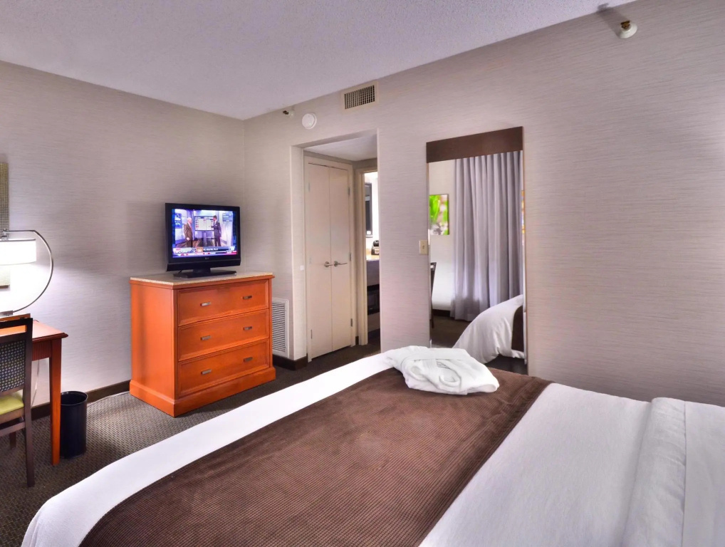 Embassy Suites by Hilton Denver Central Park - Chambres
