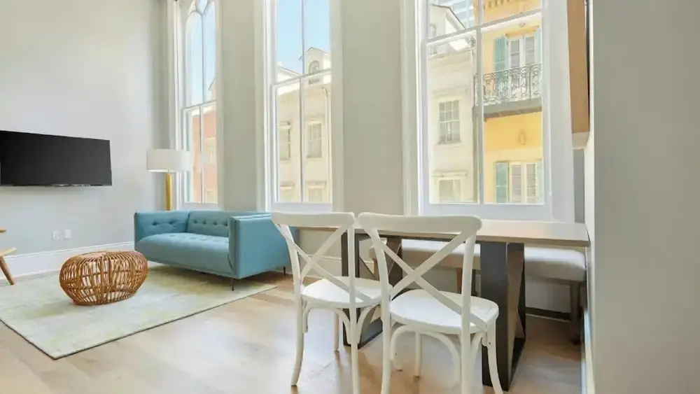 3 Units Steps to Bourbon St & the French Quarter The Harlequin by Avantstay