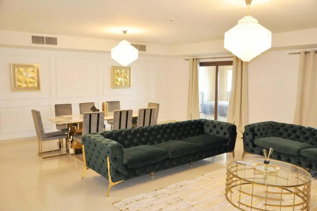Spacious 4 bd and 2 bd apartments with amazing Sea view - Chambres