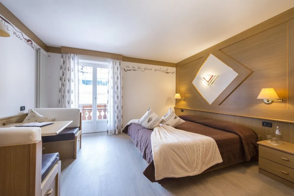 Standard Double room with balcony (full double bed)