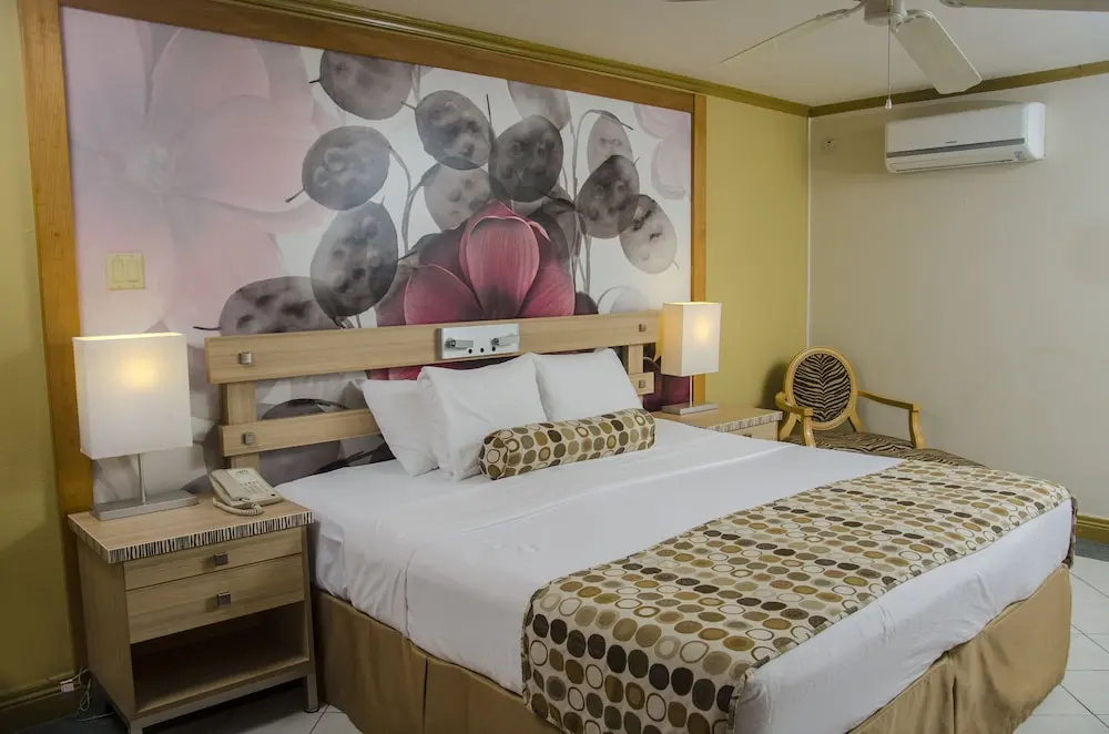 Standard Double room with balcony and with land view (full double bed)