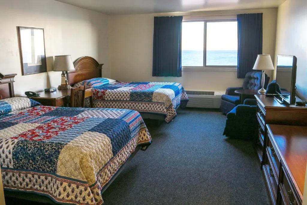 Standard Quadruple room with lake view