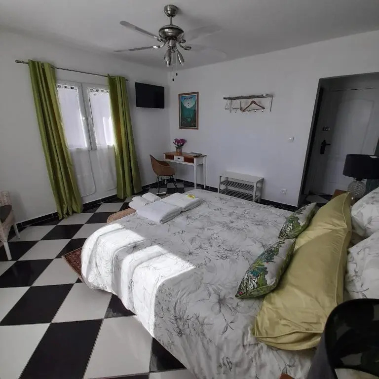 Standard Double room with sea view (full double bed)