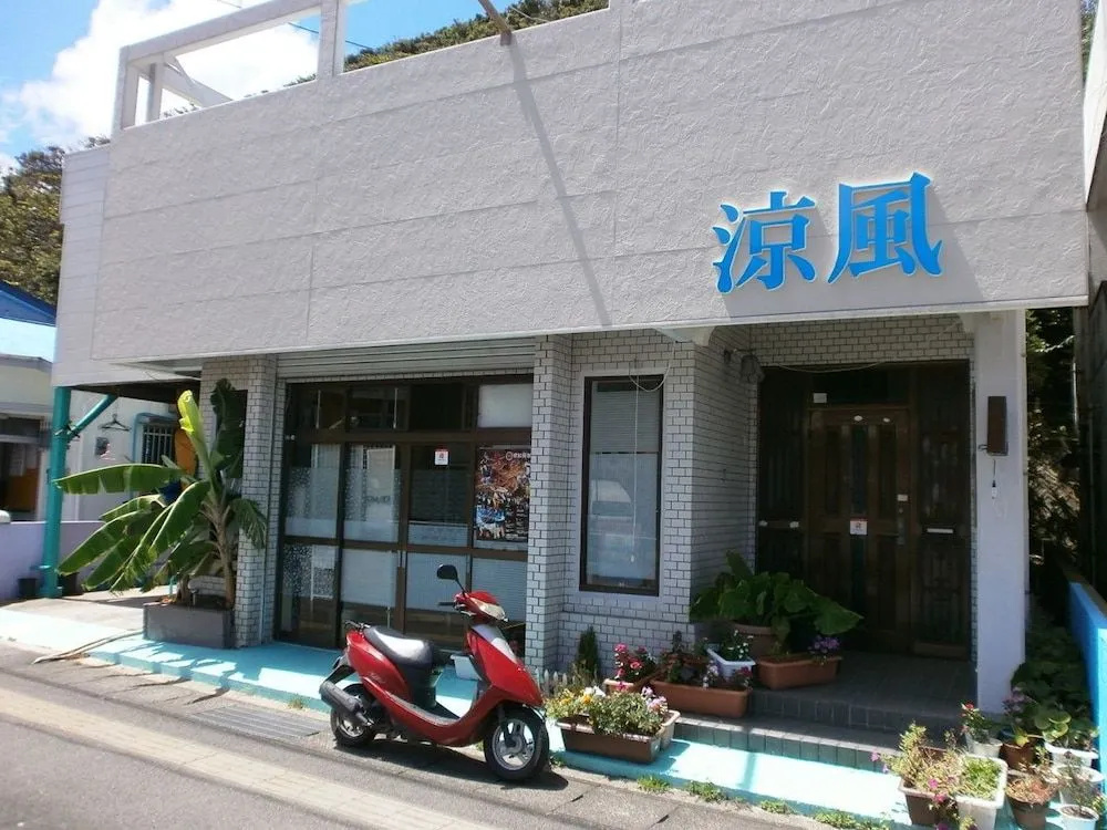GUEST HOUSE IN AMAMI RYOUFUU - Hostel - фото 1