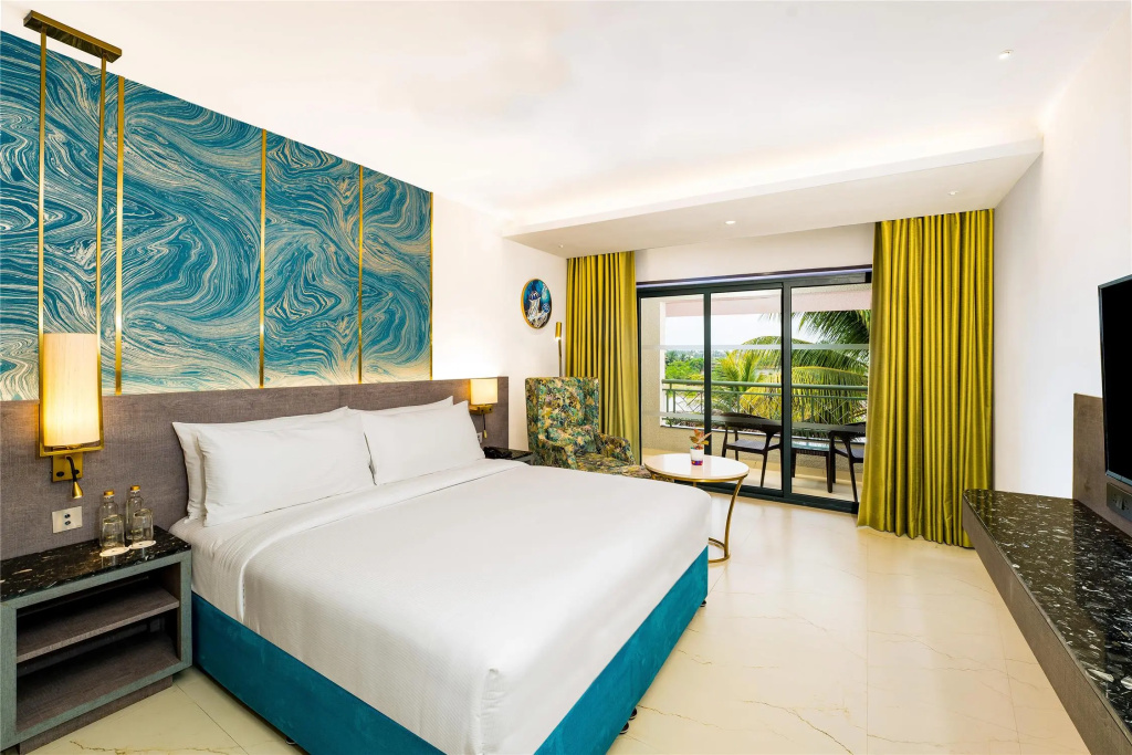 Deluxe Double room with pool view (full double bed)