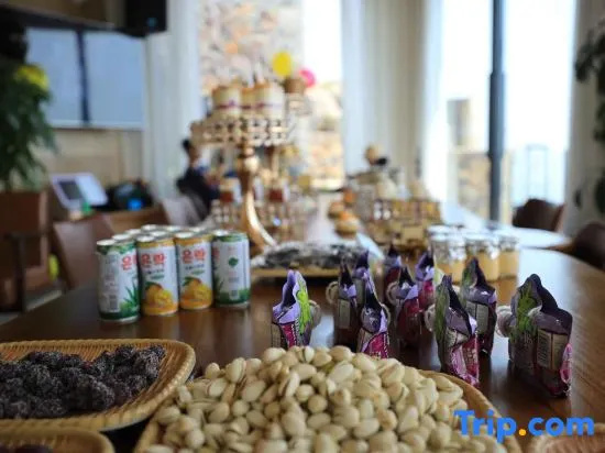 Food & Beverage
