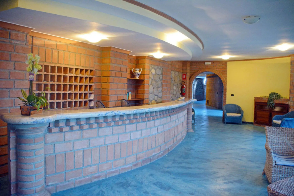 Lobby & Reception