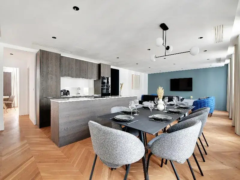 3 Bedrooms Apartment