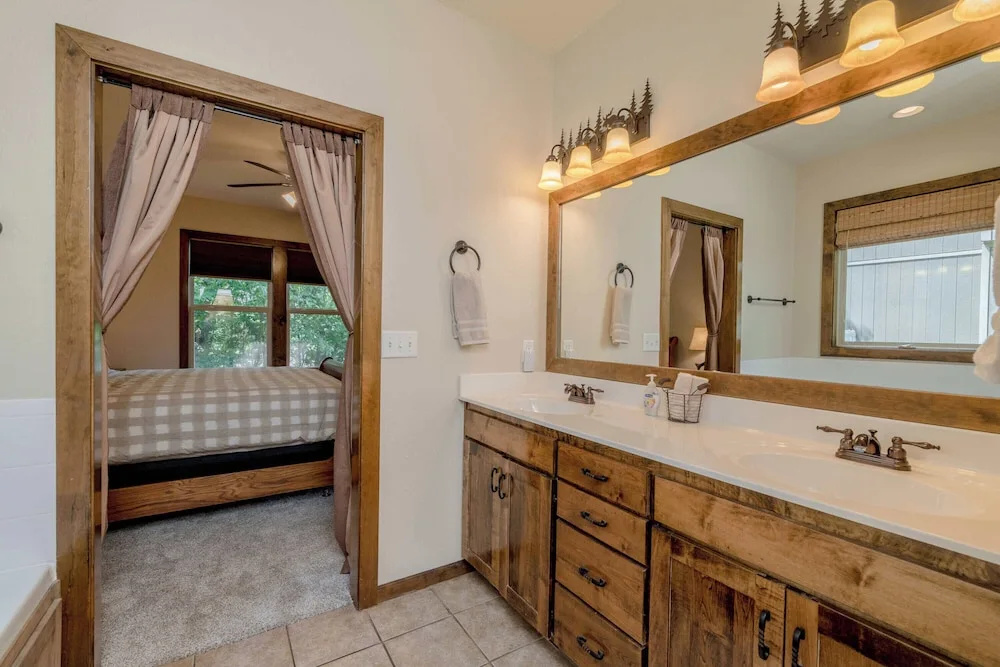 Hickory Hideaway - Communal Pool Access — 3