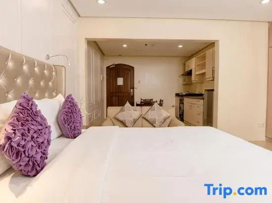 Deluxe Double room (full double bed)