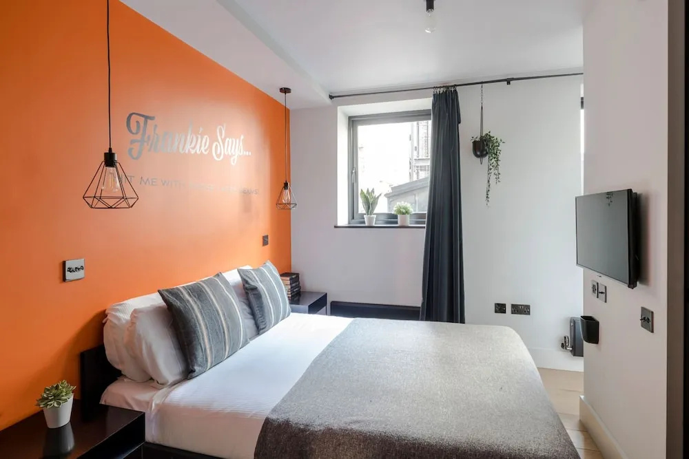 The Good Vibes Parlor - Covent Garden - by Frankie Says — фото
