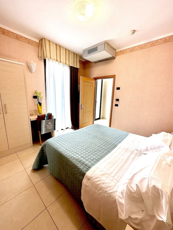 Hotel Metropole — 3