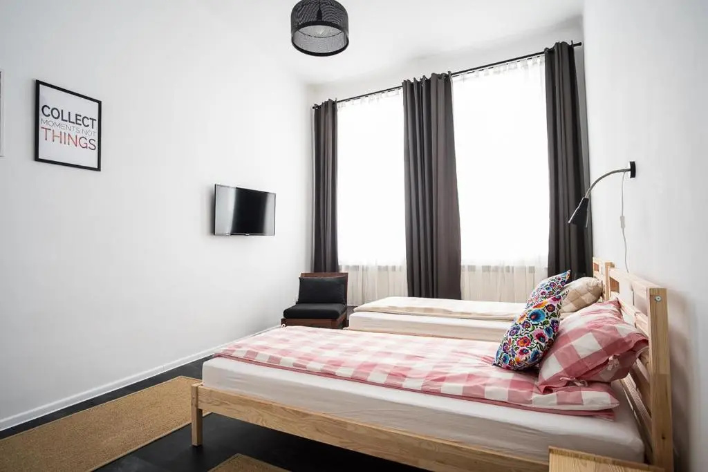 Standard Double room with city view (full double bed)