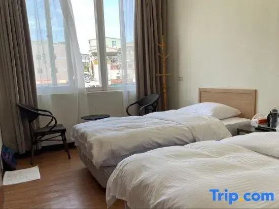Standard Double room with street view (twin beds)