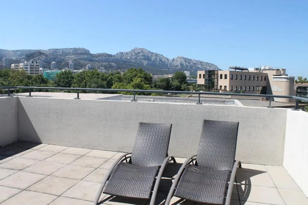 Apartment with mountain view