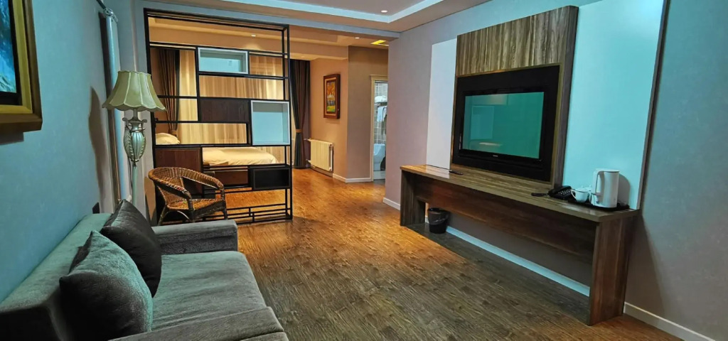 European Style Holiday Hotel — фото 3