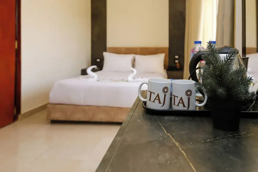 Taj pyramids view inn - фото 43